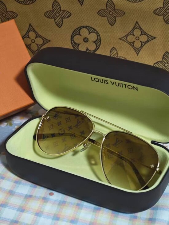 ℒAuthentic Louis Vuitton Aviator Sunglasses, Gold Tone, Monogram Lenses